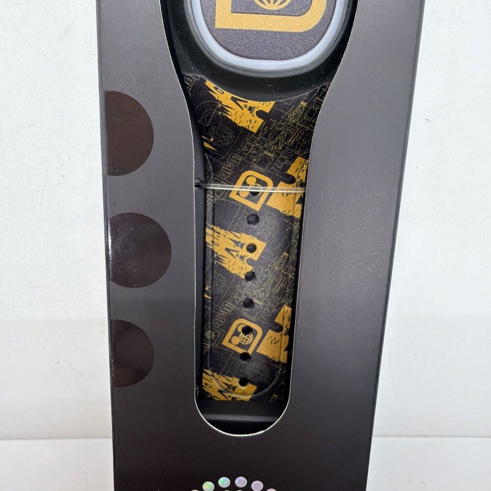 New Walt Disney World Cinderella Castle Black & Gold MagicBand+ New Magicband ! - Picture 10 of 11